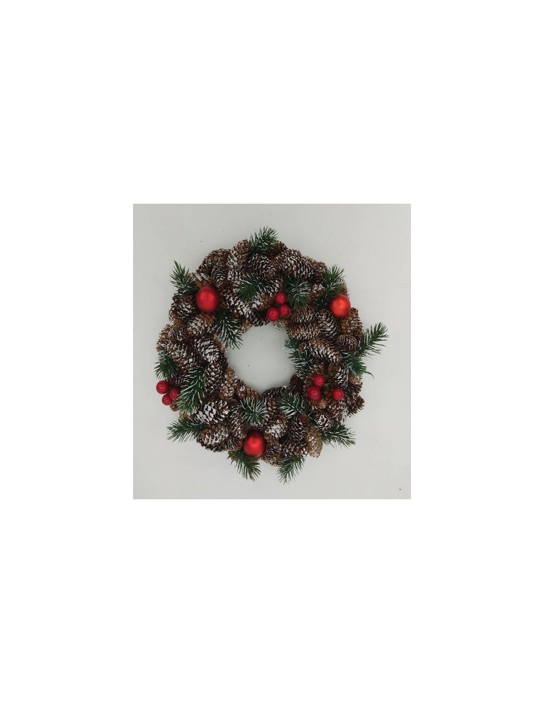 BOE E GHIRLANDE: vendita online CORONA BACCHE ROSSE E PIGNE D28CM in offerta