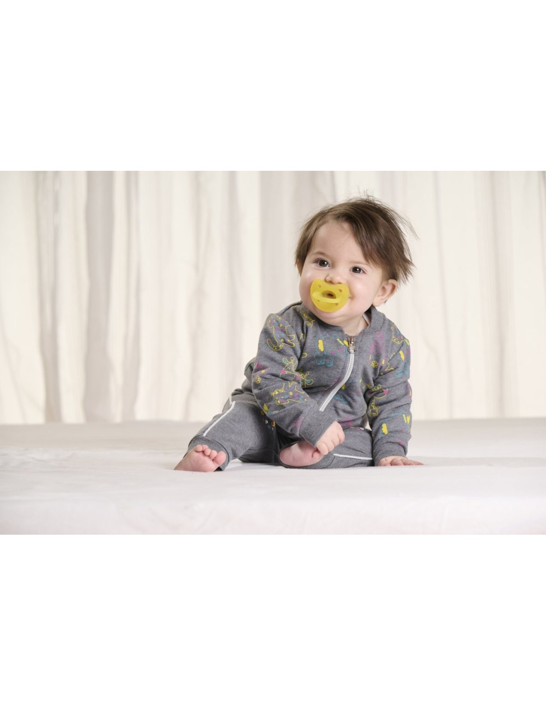 Il Gommotto Luxe Fluo di Chicco è il succhietto ideale per bambini dai 2 ai 6 mesi. Completamente in silicone morbido, è pensa