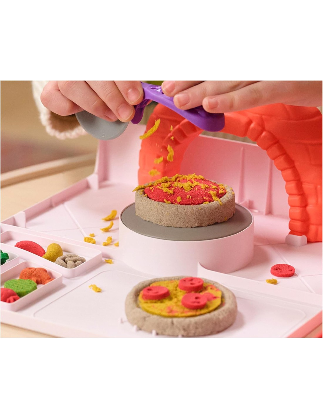 GIOCATTOLO PUBBLICIZZATO: vendita online Kinetic Sand Squish Pizza Set 452 g – Kit Divertente Spin Master in offerta