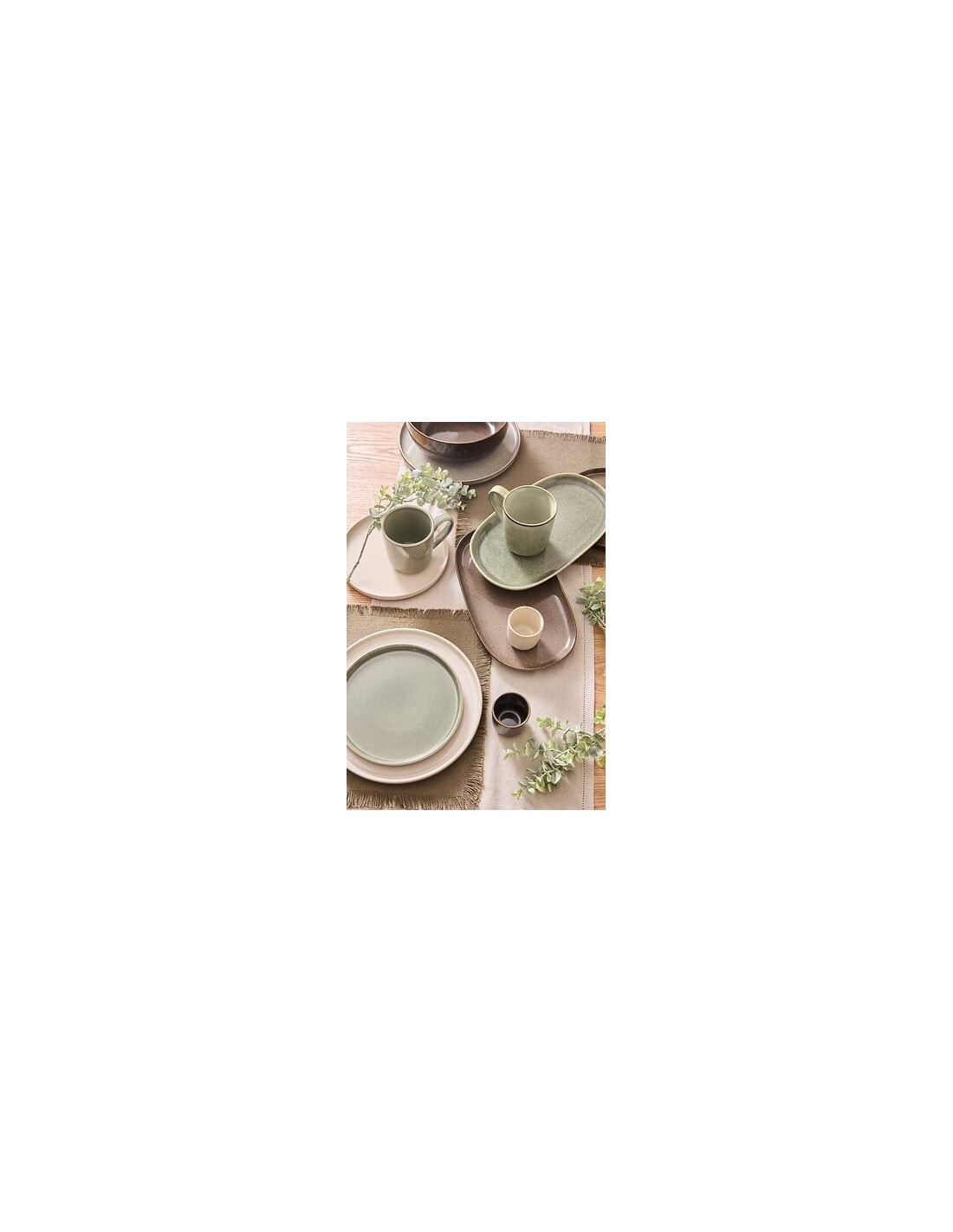 PIATTI: vendita online Piatto Ceramica Verde Kaki, Terre Inconnue, 31 x 17,5 x 2,6 cm, Stoneware, Elegante in offerta