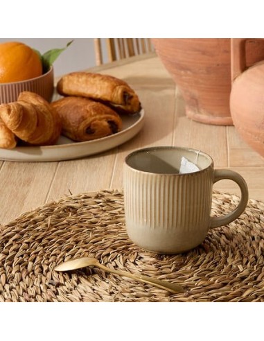 TAZZE CAFFE' E LATTE: vendita online Tazza Chloé 36 cl, Stoneware beige, 12 x 8,8 x 9 cm, collezione Bellissima in offerta