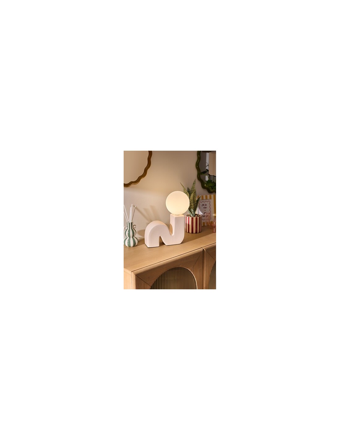 ILLUMINAZIONE: vendita online Lampada Sibil, H. 33,5 cm, L. 28,4 cm, terracotta beige, boule opaline, ceramica e vetro in off...
