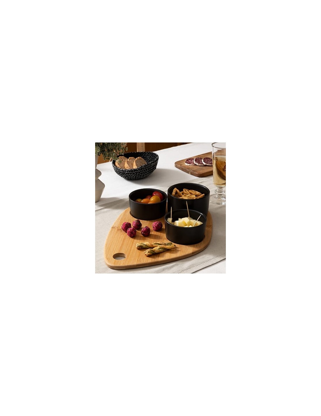 Set aperitivo 4 pezzi con tagliere in bambù e stampini in gres | shopincasa.it