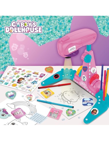 GIOCATTOLO PUBBLICIZZATO: vendita online GABBY’S DOLLHOUSE, PROJECTOR DRAWING SCHOOL, 44X31X8 CM, KIT DISEGNO, PROIETTORE LED...