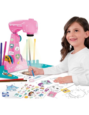 GIOCATTOLO PUBBLICIZZATO: vendita online GABBY’S DOLLHOUSE, PROJECTOR DRAWING SCHOOL, 44X31X8 CM, KIT DISEGNO, PROIETTORE LED...