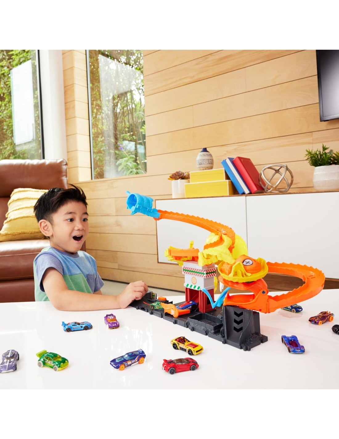 HOT WHEELS HTN81 PISTA COBRA PIZZA SHOP su Shop in Casa