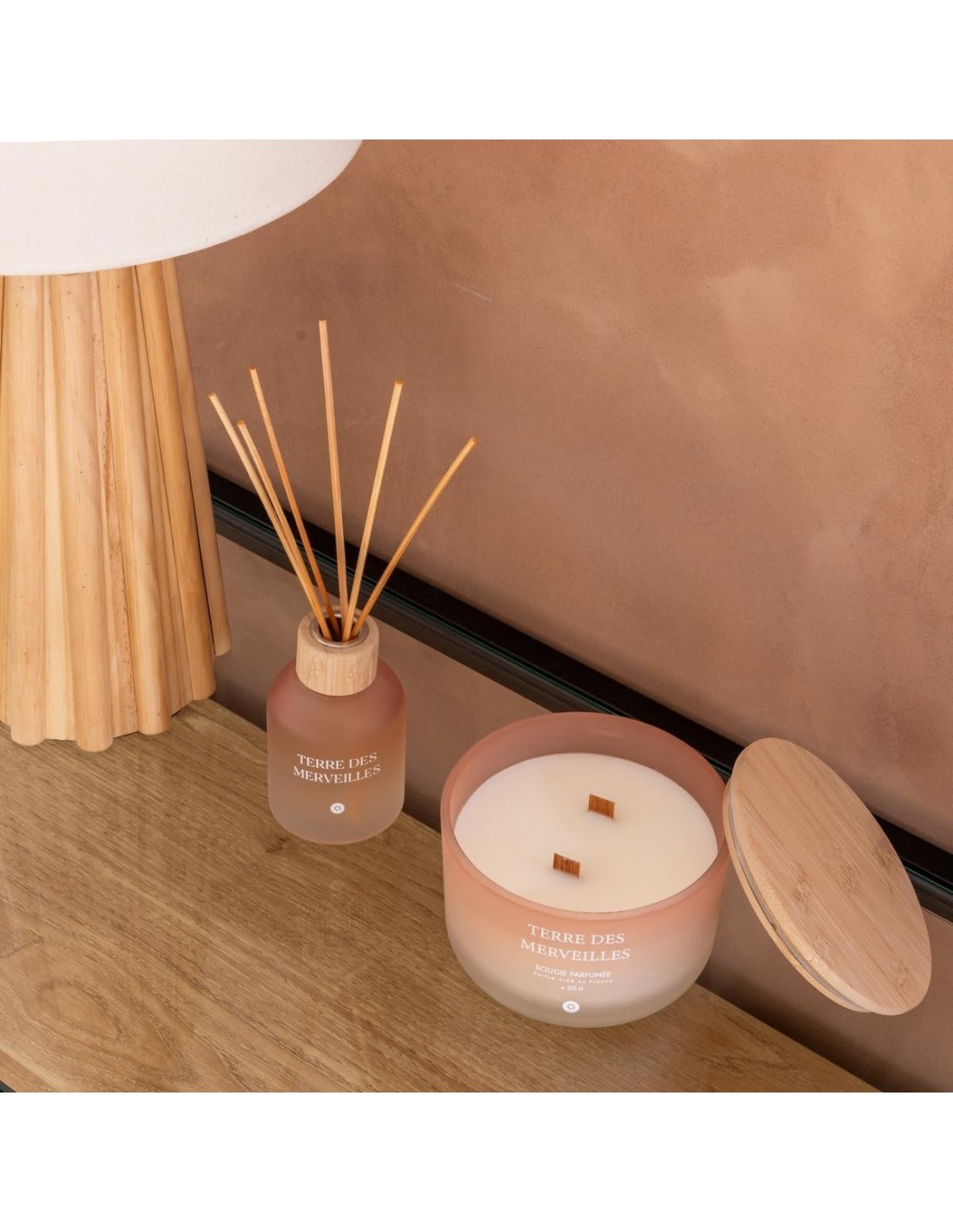 Candela profumata Terre des Merveilles Petali di Muschio 420 g | shopincasa.it