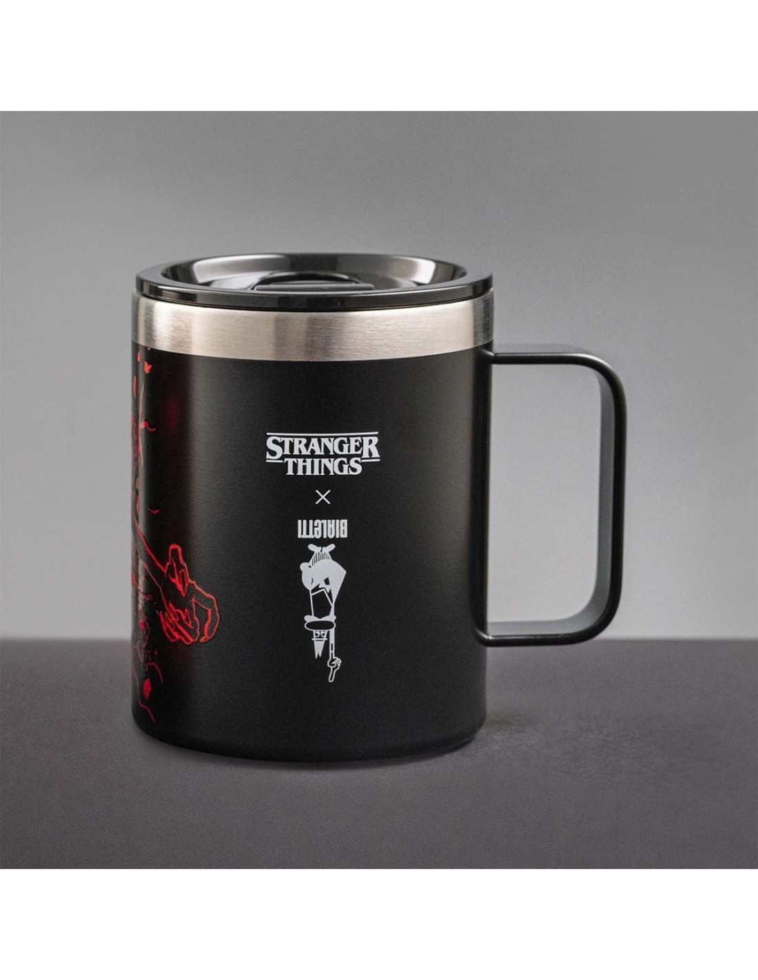 TAZZE CAFFE' E LATTE: vendita online Bialetti Stranger Things Mug con Manico e coperchio 420ml – Capsule Collection Ufficiale...