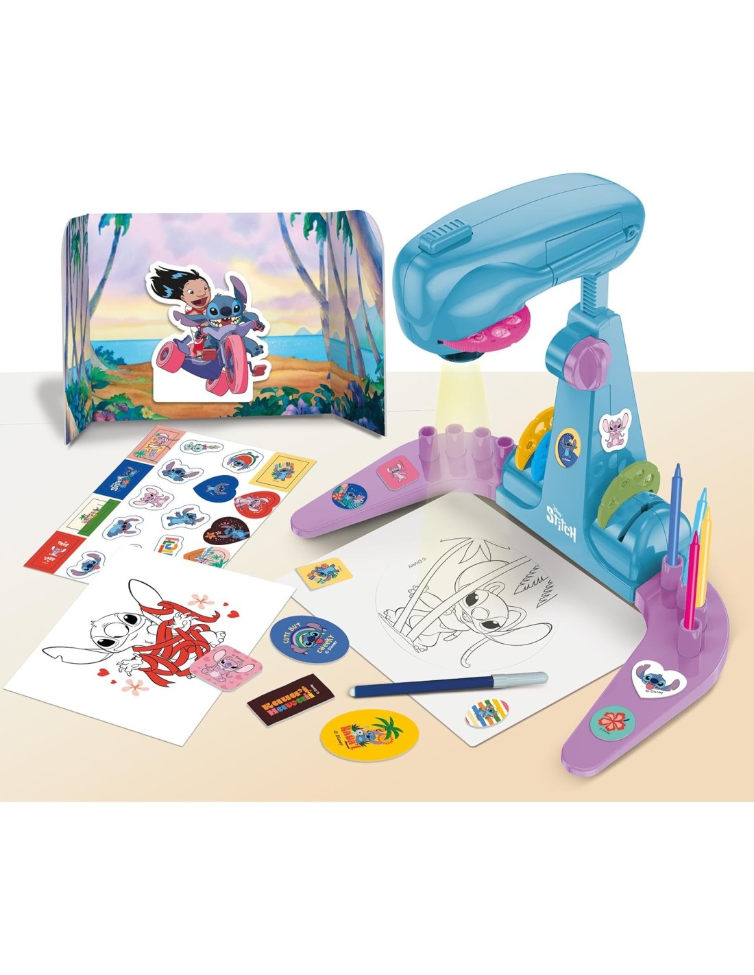 PRESCOLARI: vendita online PROIETTORE DI STITCH, IMPARA A DISEGNARE, 4 DISCHETTI IMMAGINI, PENNARELLI COLORATI, STICKERS, FOG...