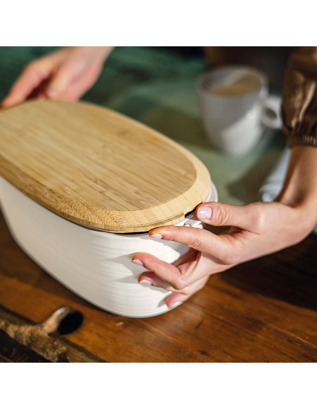 Guzzini Tierra Contenitore Prodotti da Forno Bianco Latte con Coperchio Bamboo | Shopincasa.it