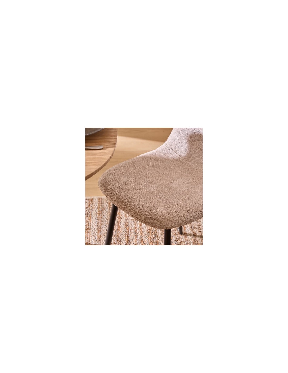 SEDIE: vendita online Sedia Tyka chenille beige, gambe in metallo nero, L.51 x P.45 x H.87 cm, design moderno in offerta